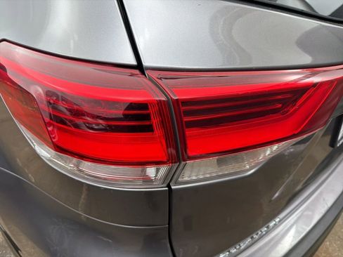 Used 2018 Toyota Highlander XLE image 23