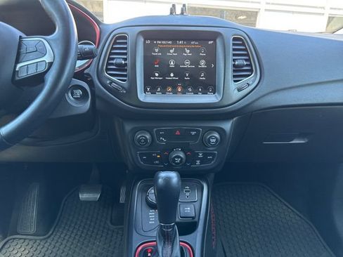 Used 2017 Jeep Compass Trailhawk w/ Leather Interior Group AWD/4WD image 22