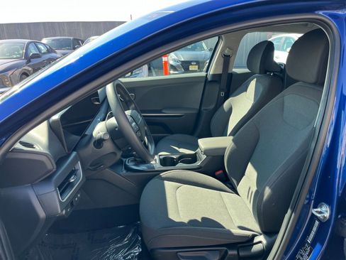 Used 2025 Kia K4 LXS image 36