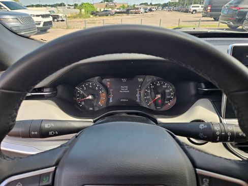 Used 2025 Jeep Compass Limited AWD/4WD image 21