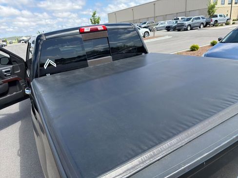 Used 2017 GMC Sierra 1500 SLT AWD/4WD image 9