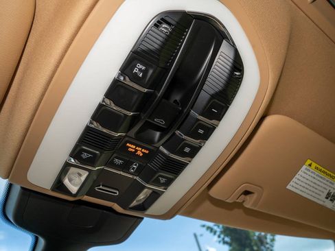 Used 2015 Porsche Panamera S RWD image 35