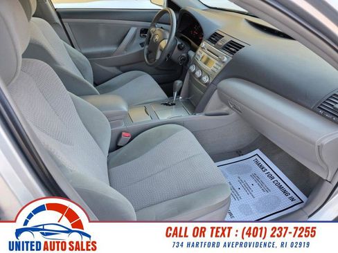 Used 2011 Toyota Camry LE image 12