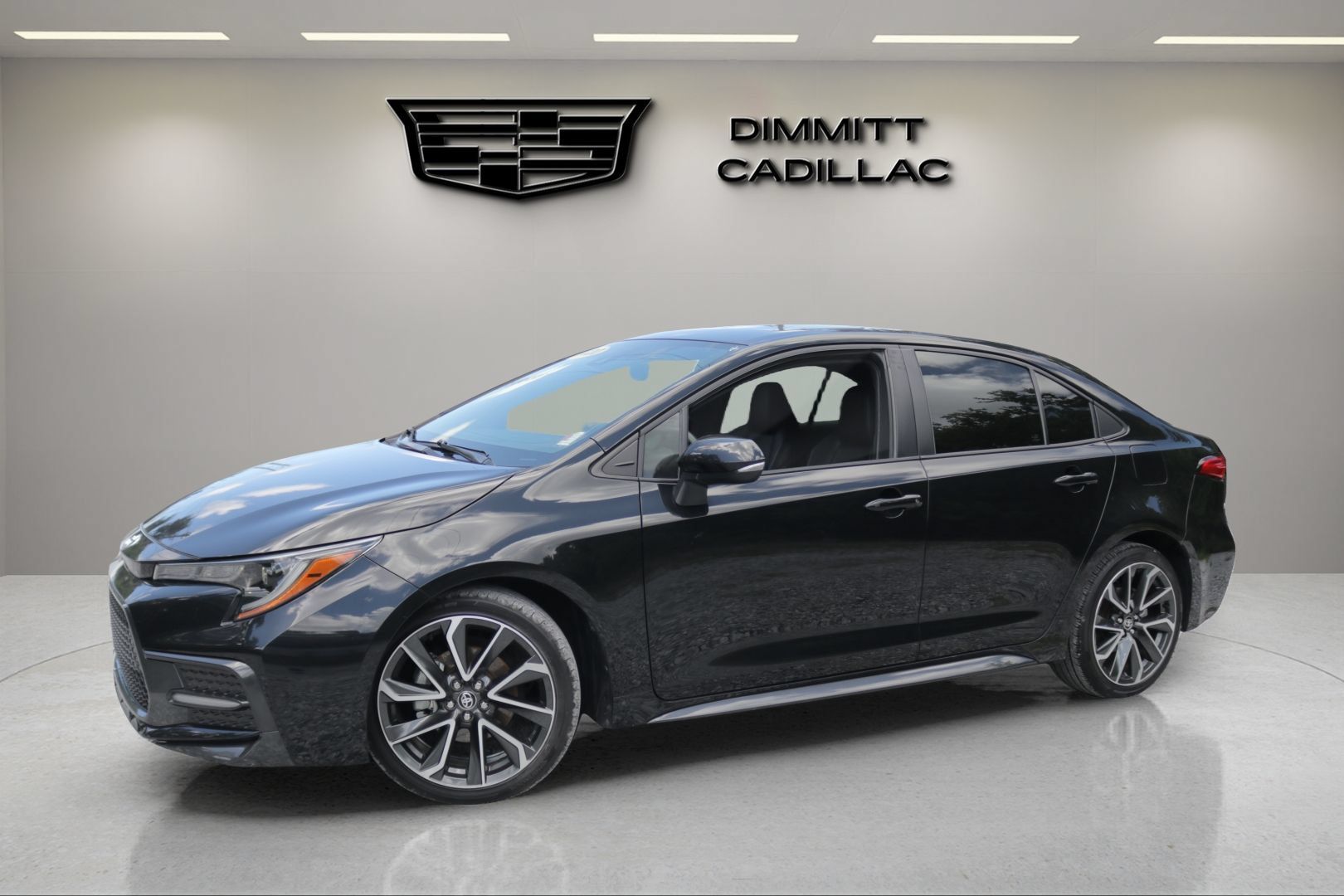 Used 2020 Toyota Corolla XSE FWD image 1