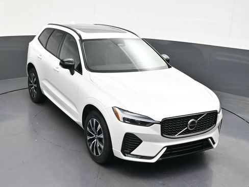 Certified 2024 Volvo XC60 B5 Core AWD/4WD image 18