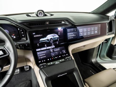 New 2026 Porsche Cayenne Turbo Electric AWD/4WD image 13