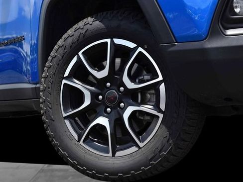 Used 2025 Jeep Compass Trailhawk AWD/4WD image 3