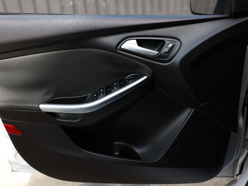 Used 2017 Ford Focus ST image 48