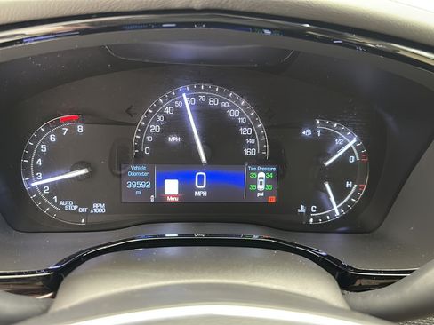 Used 2017 Cadillac XT5 Luxury w/ Driver Awareness Package FWD image 18