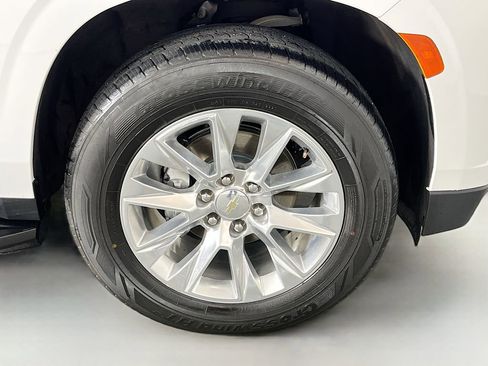 Used 2023 Chevrolet Suburban Premier AWD/4WD image 39