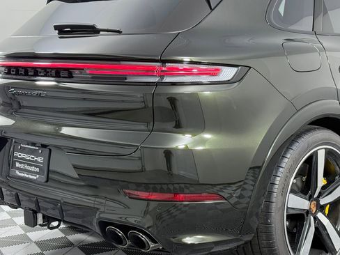 New 2026 Porsche Cayenne GTS image 13