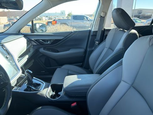 Used 2025 Subaru Outback Onyx Edition image 12