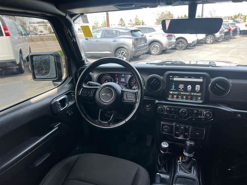 Used 2022 Jeep Wrangler Unlimited Sport image 34