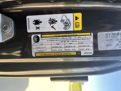 Used 2018 Jeep Wrangler Unlimited Sahara AWD/4WD image 27
