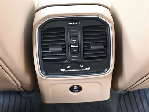 Used 2022 Porsche Macan image 30