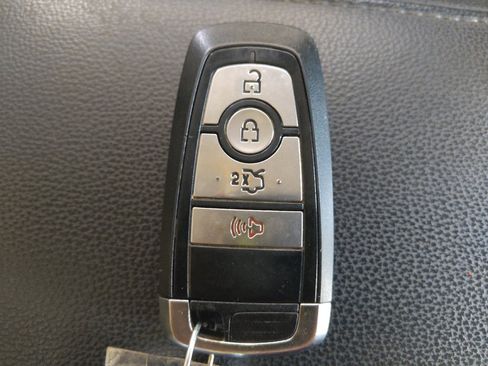 Used 2019 Ford Fusion SE FWD image 32