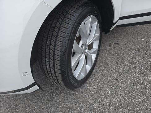 Used 2020 Land Rover Range Rover Evoque SE image 32