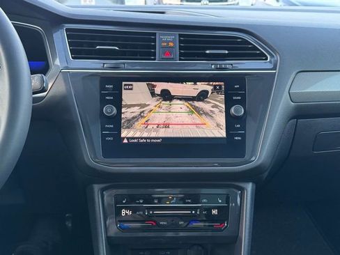 Certified 2022 Volkswagen Tiguan SE image 36