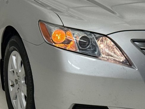 Used 2009 Toyota Camry Hybrid w/ Upgrade Pkg w/ Navigation FWD image 5