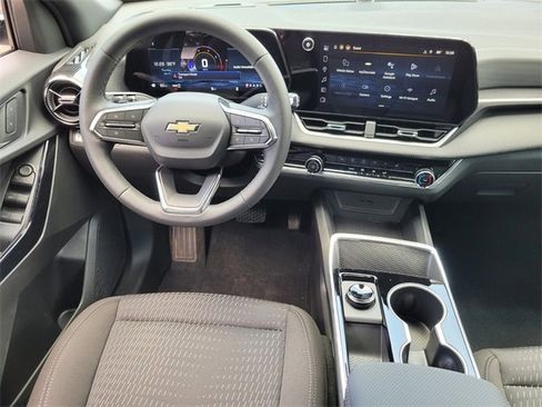 New 2026 Chevrolet Equinox LT image 17