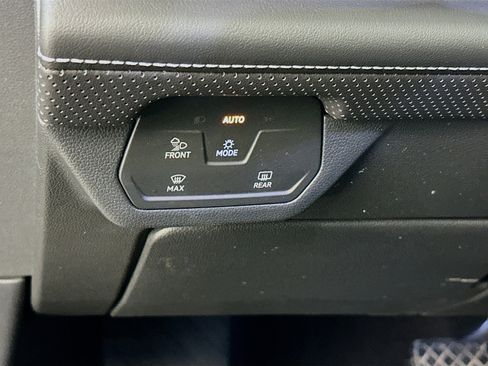 Used 2025 Volkswagen Atlas SE image 17