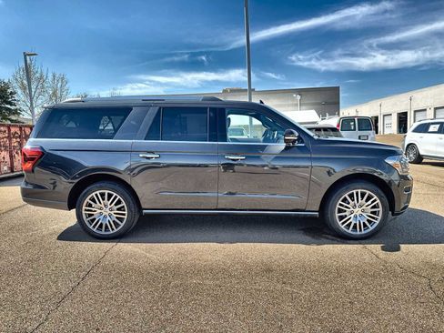 Used 2022 Ford Expedition Max Limited image 10