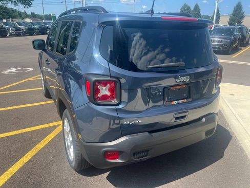 Used 2023 Jeep Renegade Latitude w/ Premium Group AWD/4WD image 2