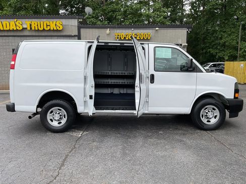 Used 2018 Chevrolet Express 2500 RWD image 9
