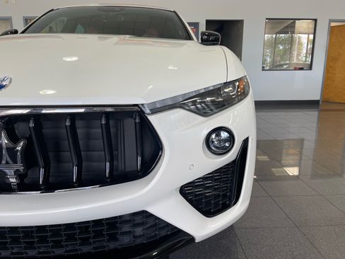 Used 2022 Maserati Levante Modena AWD/4WD image 10
