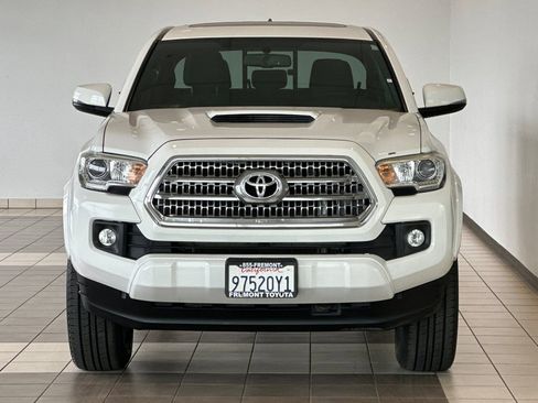 Certified 2016 Toyota Tacoma TRD Sport w/ Premium & Technology Package AWD/4WD image 9