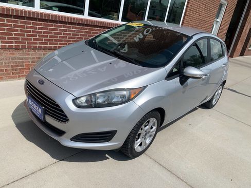 Used 2016 Ford Fiesta SE FWD image 4