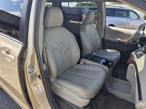Used 2011 Toyota Sienna XLE FWD image 9