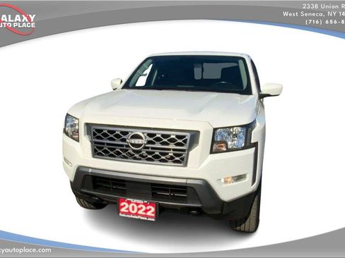 Used 2022 Nissan Frontier SV AWD/4WD image 2