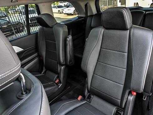 Used 2024 Mercedes-Benz GLS 450 4MATIC image 24