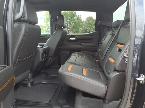 Used 2023 GMC Sierra 1500 AT4 w/ Technology Package AWD/4WD image 9