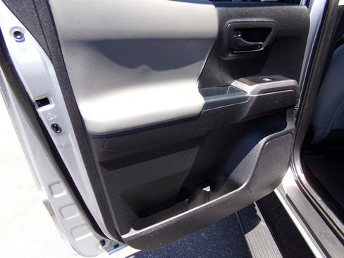 Used 2021 Toyota Tacoma SR5 AWD/4WD image 53
