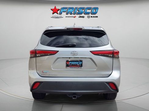 Used 2021 Toyota Highlander XLE FWD image 6