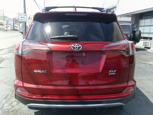 Used 2018 Toyota RAV4 XLE w/ Plus Extra Value Package AWD/4WD image 4