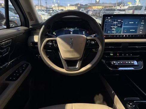 Certified 2023 Lincoln Corsair AWD image 16
