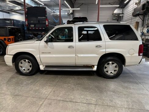 Used 2002 Cadillac Escalade AWD image 33