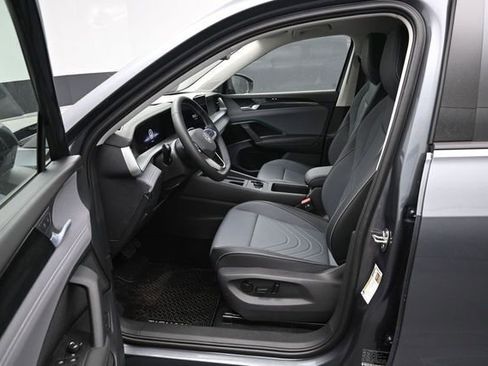 New 2026 Volkswagen Tiguan SE FWD image 9