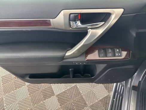 Used 2015 Lexus GX 460 w/ Premium Package AWD/4WD image 18