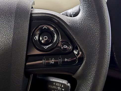 Used 2020 Toyota Prius LE image 21