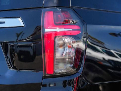 Used 2024 Chevrolet Suburban Premier AWD/4WD image 9