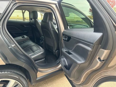Used 2017 Jaguar F-PACE R-Sport image 25