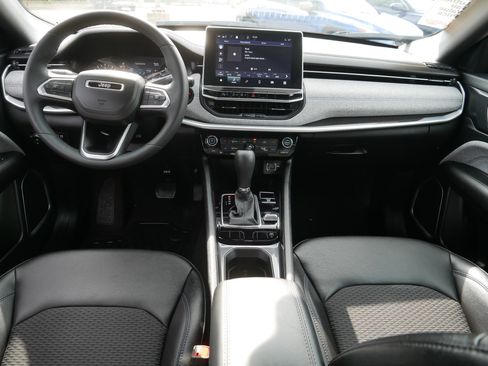 Used 2024 Jeep Compass Latitude w/ Convenience Group AWD/4WD image 10