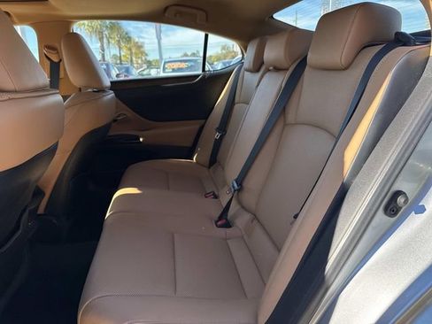 Used 2022 Lexus ES 350 w/ Premium Package image 8