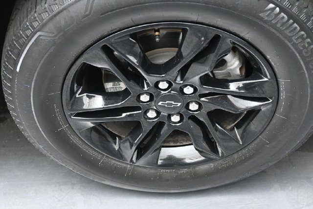 Used 2023 Chevrolet Traverse LS w/ Midnight/Sport Edition FWD image 36