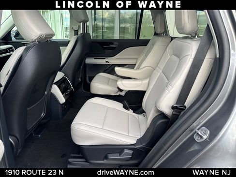 Used 2025 Lincoln Aviator AWD image 22