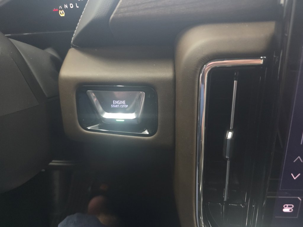Used 2025 GMC Yukon Denali Ultimate AWD/4WD image 46